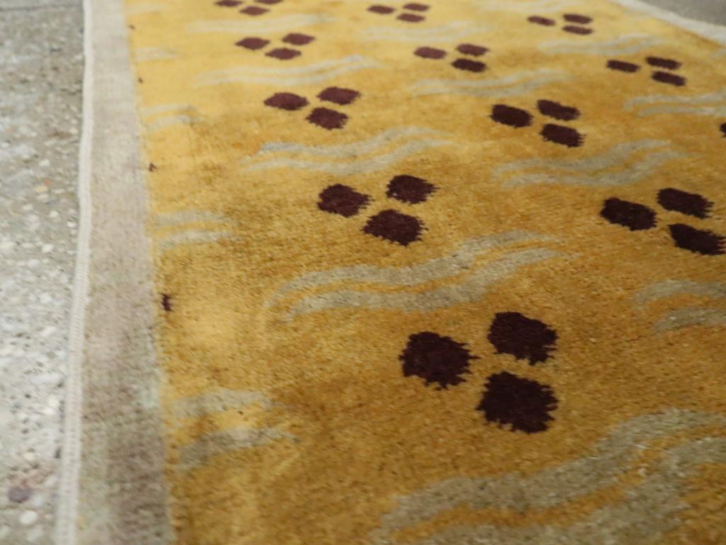 Galerie Shabab Collection Mitte des 20. Jahrhunderts Türkischer Art Deco Wurfteppich (Art déco) im Angebot