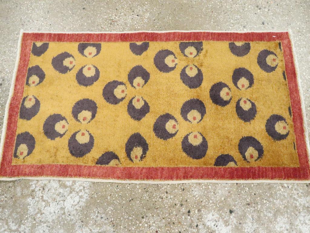 Galerie Shabab Collection Mitte des 20. Jahrhunderts Türkischer Art Deco Wurfteppich (Handgeknüpft) im Angebot