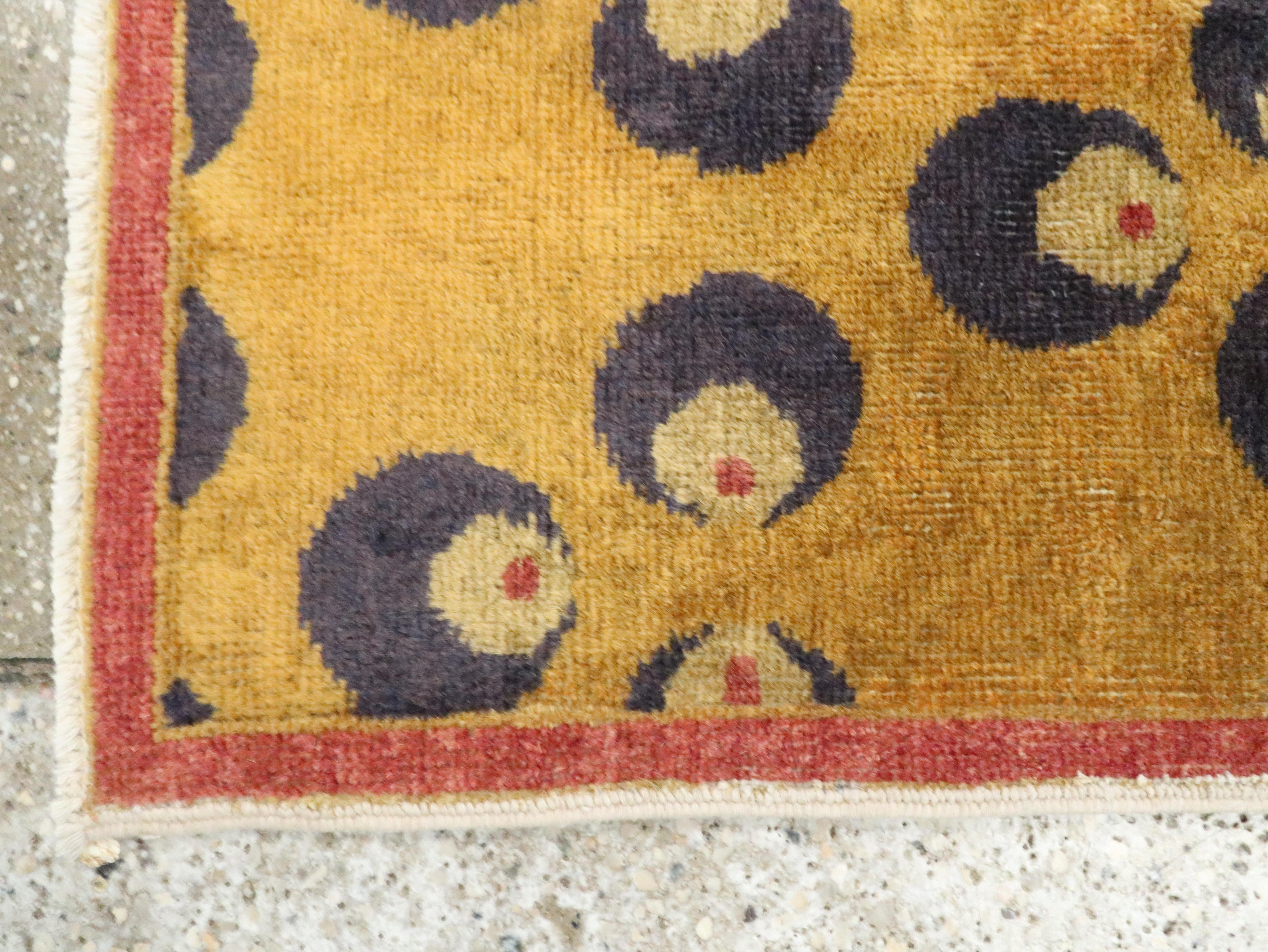 Annodato a mano Tappeto da lancio della Galerie Shabab Collectional metà del 20° secolo in stile Art Deco turco in vendita