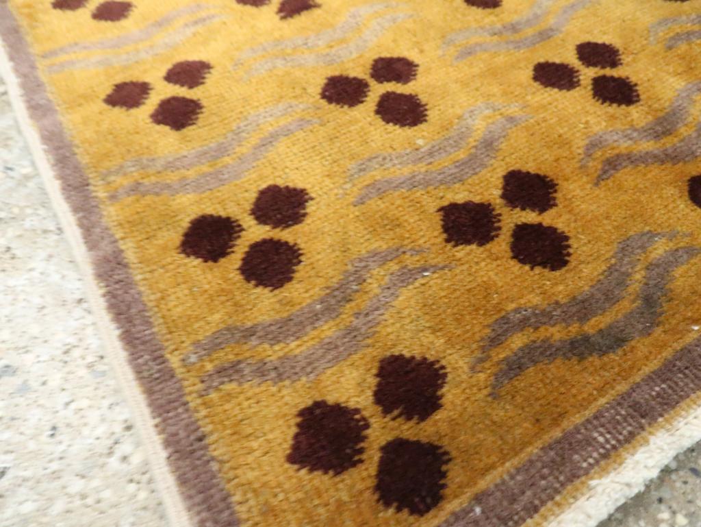 Galerie Shabab Collection Mitte des 20. Jahrhunderts Türkischer Art Deco Wurfteppich (Wolle) im Angebot