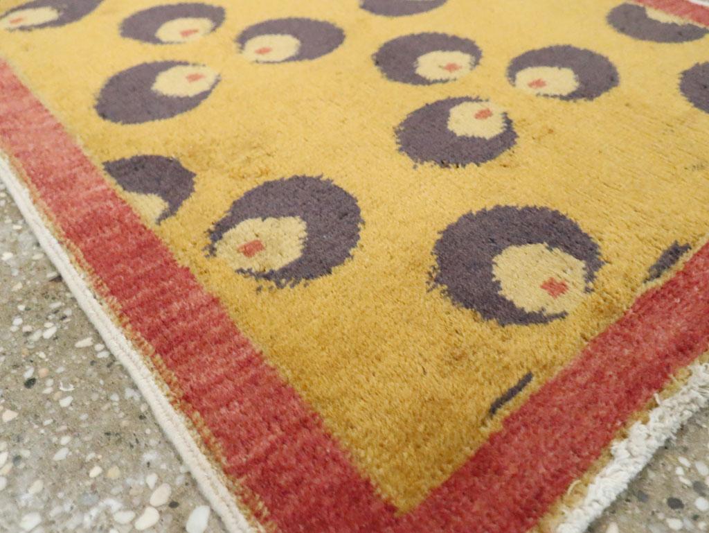 Galerie Shabab Collection Mitte des 20. Jahrhunderts Türkischer Art Deco Wurfteppich (Wolle) im Angebot