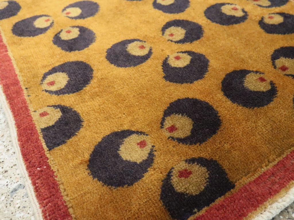 Galerie Shabab Collection Mitte des 20. Jahrhunderts Türkischer Art Deco Wurfteppich (Wolle) im Angebot