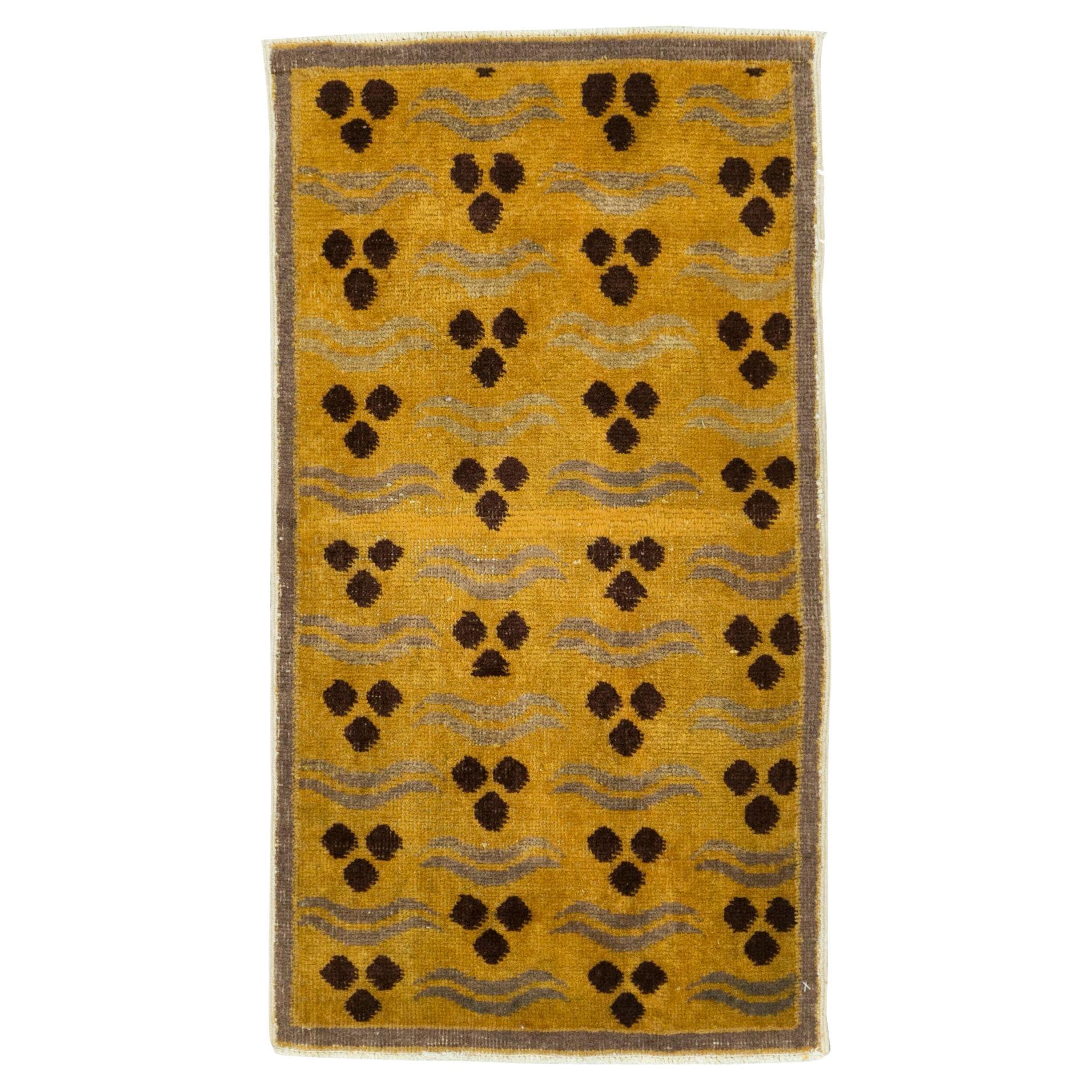 Galerie Shabab Collection Mitte des 20. Jahrhunderts Türkischer Art Deco Wurfteppich