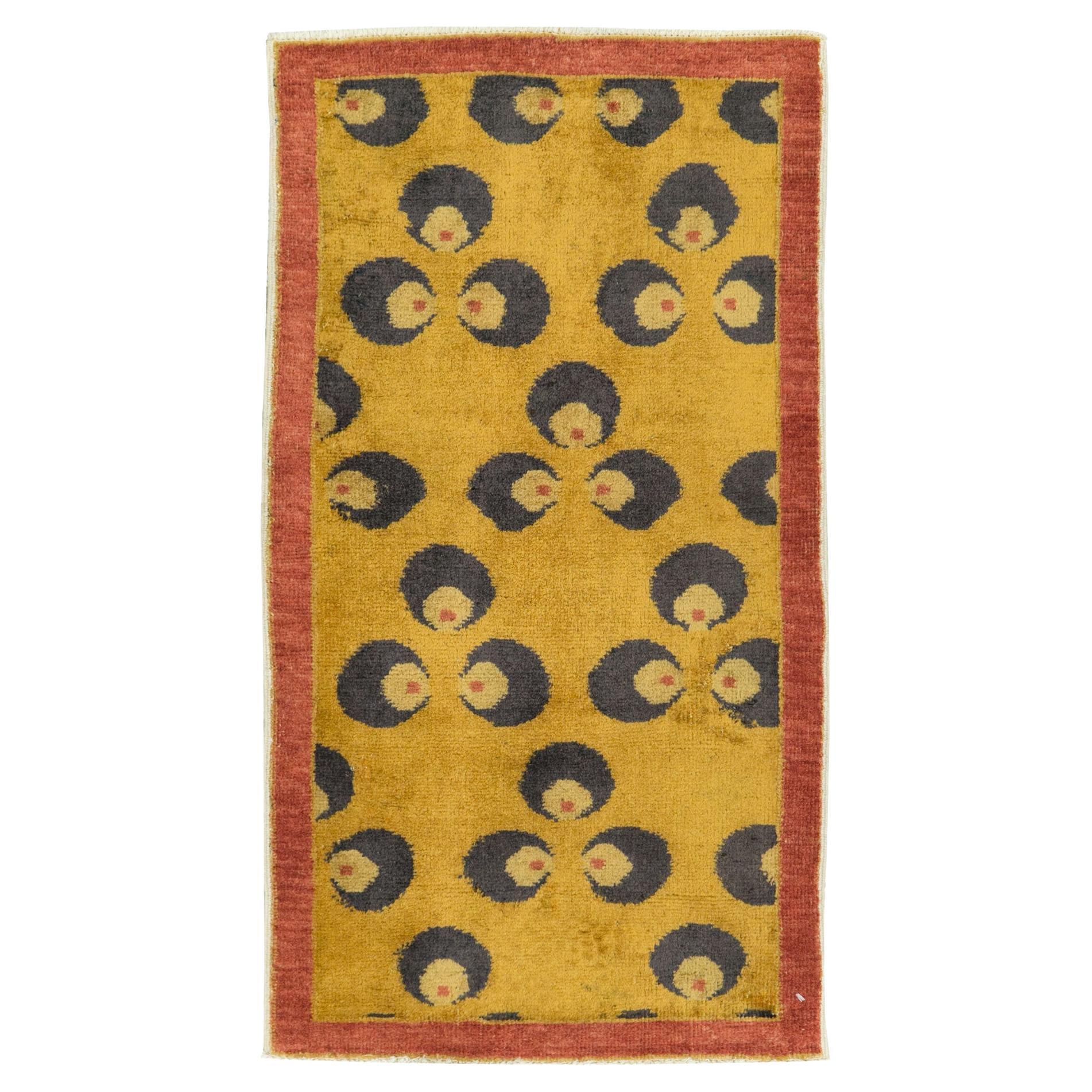 Galerie Shabab Collection Mitte des 20. Jahrhunderts Türkischer Art Deco Wurfteppich