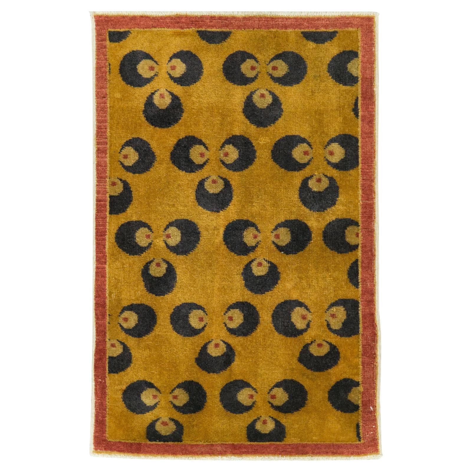 Galerie Shabab Collection Mitte des 20. Jahrhunderts Türkischer Art Deco Wurfteppich