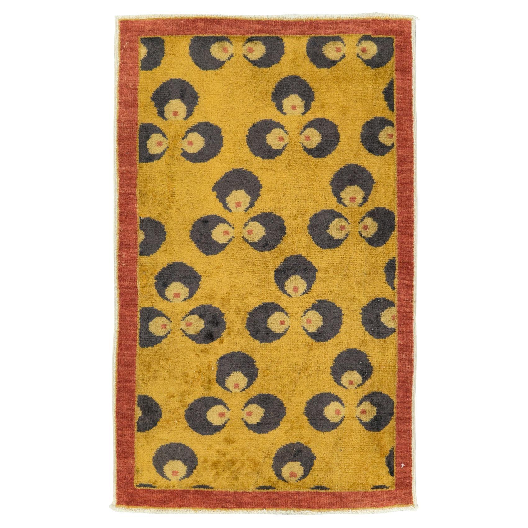 Galerie Shabab Collection Mitte des 20. Jahrhunderts Türkischer Art Deco Wurfteppich im Angebot