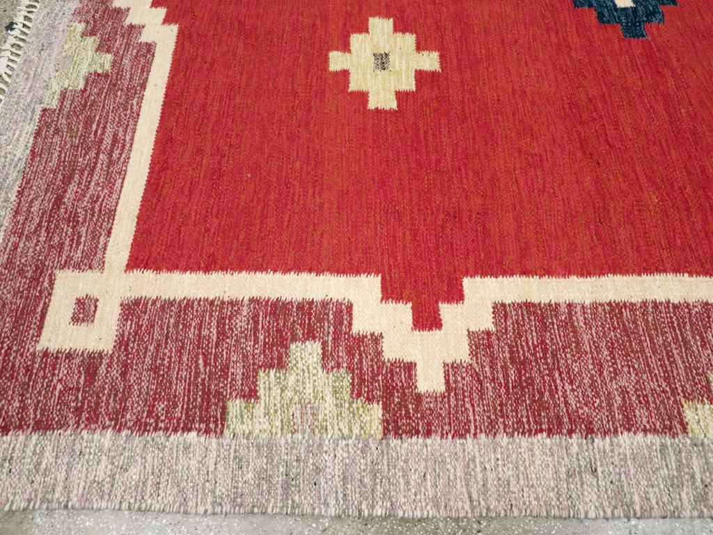 Galerie Shabab Collection Mid-20th Century Swedish Flatweave Kilim Room Size Rug In Excellent Condition For Sale In New York, NY
