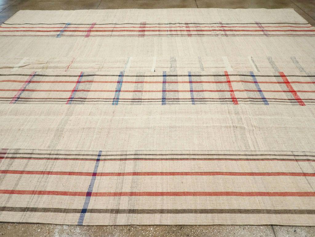 Hand-Woven Mid-20th Century Turkish Flatweave Large Room Size Rug For Sale
