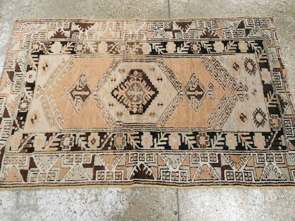 Colección Galerie Shabab Alfombra turca Ghourdes de mediados del siglo XX Turco en venta