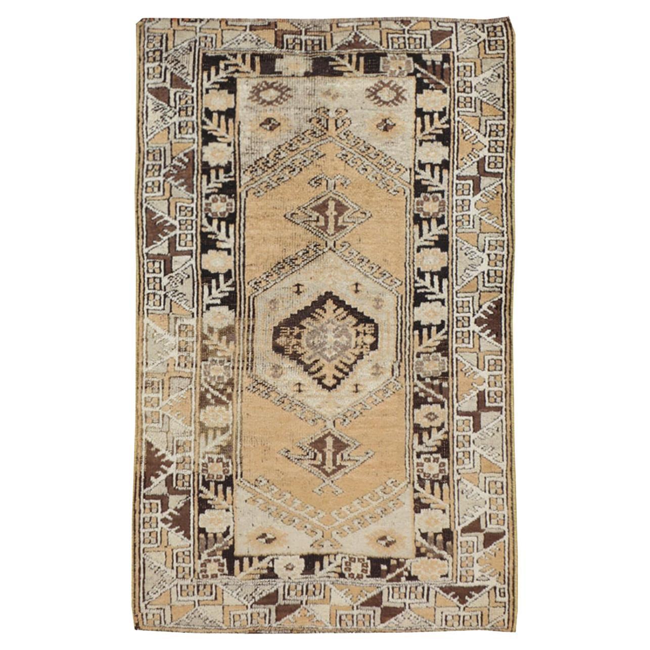 Colección Galerie Shabab Alfombra turca Ghourdes de mediados del siglo XX en venta