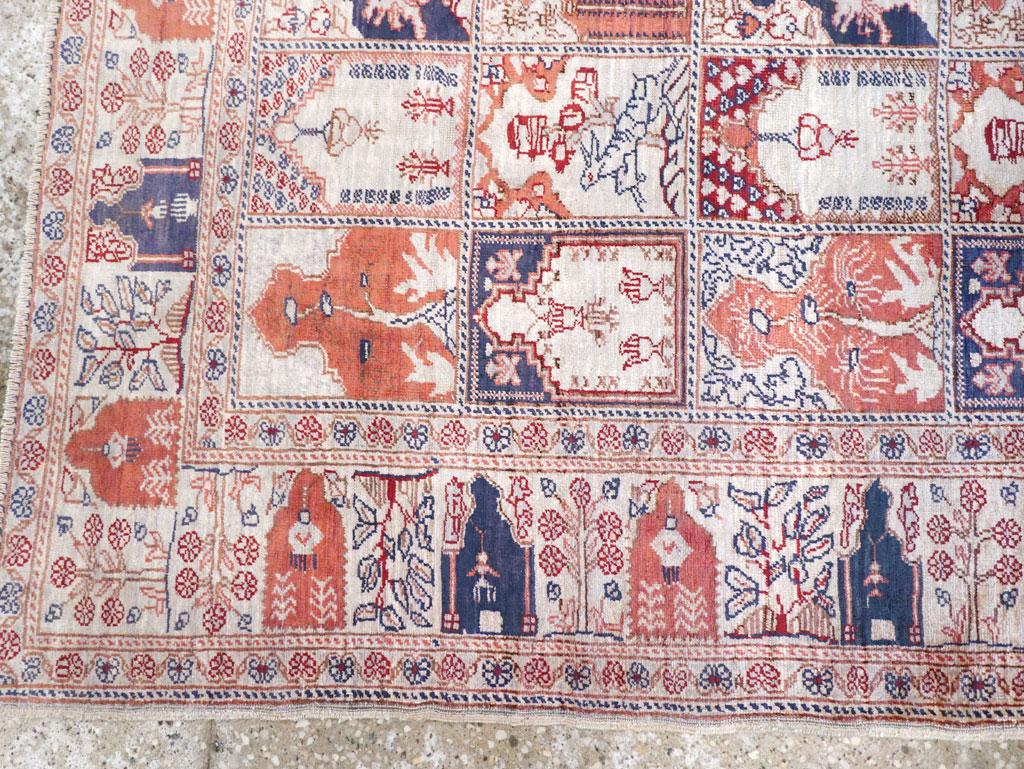 Colección Galerie Shabab Alfombra turca Kayseri de mediados del siglo XX en Excelente estado para la venta en New York, NY