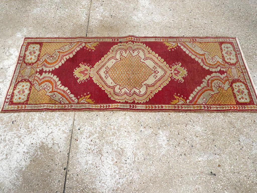 Galerie Shabab Collection Mid-20th Century Turkish Oushak Rug In Excellent Condition For Sale In New York, NY