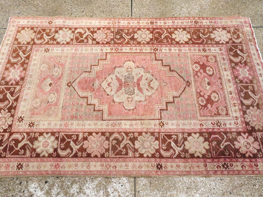Galerie Shabab Collection Mid-20th Century Turkish Oushak Throw Rug In Excellent Condition For Sale In New York, NY