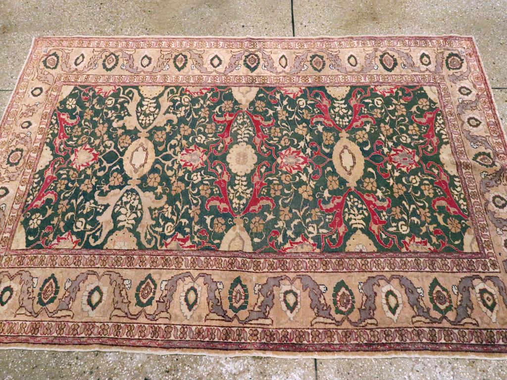 Turco Galerie Shabab Collection Mid-20th Century Turkish Sivas Rug in vendita