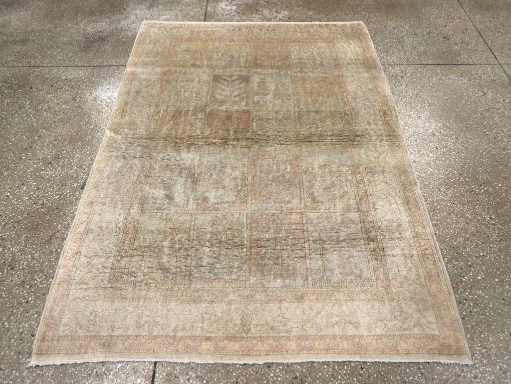 Questo tappeto turco Sivas della metà del XX secolo, che misura 4' 0