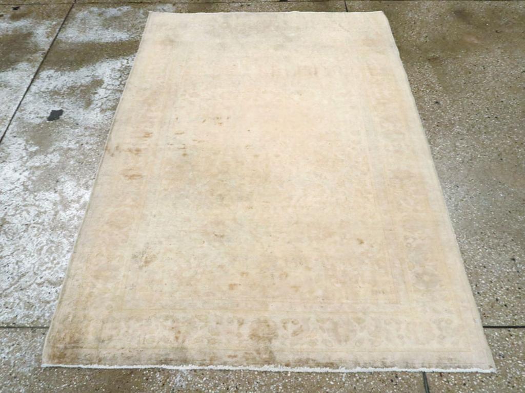 Dieser türkische Sivas-Teppich aus der Mitte des 20. Jahrhunderts mit den Maßen 4' 0