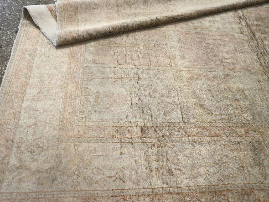 Galerie Shabab Collection'S Tappeto da lancio turco Sivas della metà del XX secolo in vendita 1