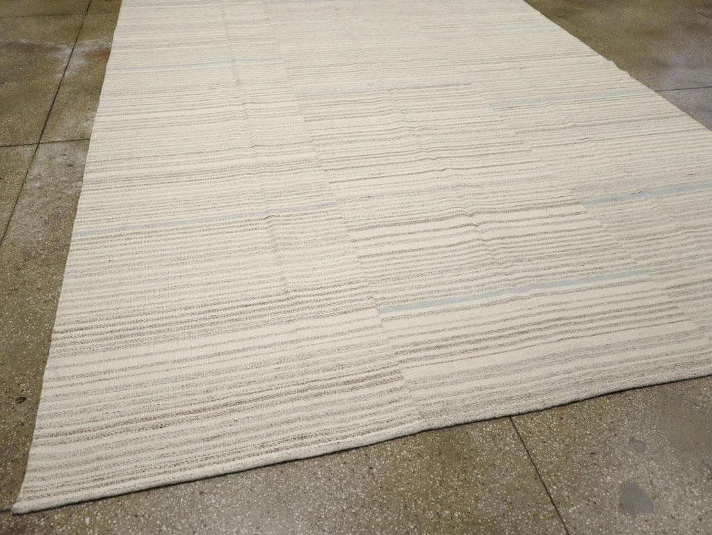 Galerie Shabab Kollektion Moderner handgefertigter türkischer Flachgewebe-Kelim-Teppich in Zimmergröße (21. Jahrhundert und zeitgenössisch) im Angebot