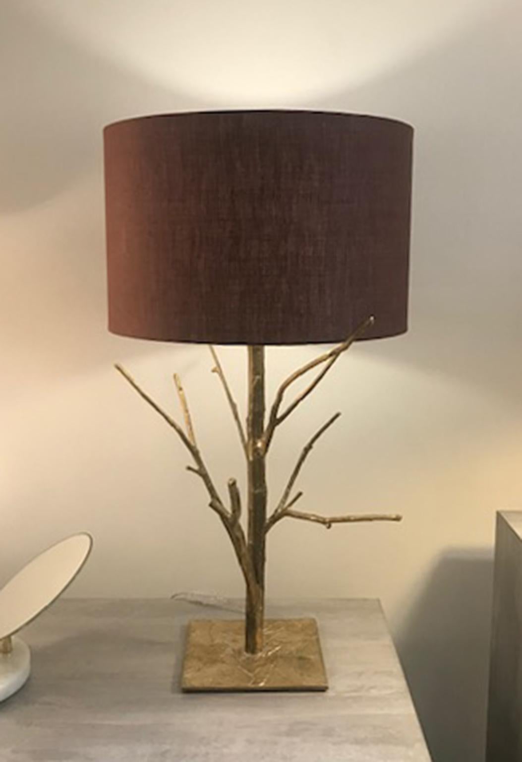 Galho Table Lamp - Elegant and original cast bronze lamp.
Elegant and original cast bronze lamp.
Inspired by nature the twigs are blown directly from the fallen branches of the trees.
Irregularities and branding in structure are natural of the