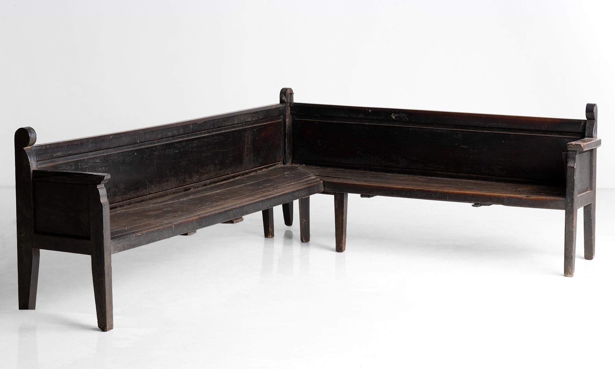 Galician corner bench.

Spain circa 1780.

Two section bench constructed in chestnut & walnut, likely.

Measures: 98.5