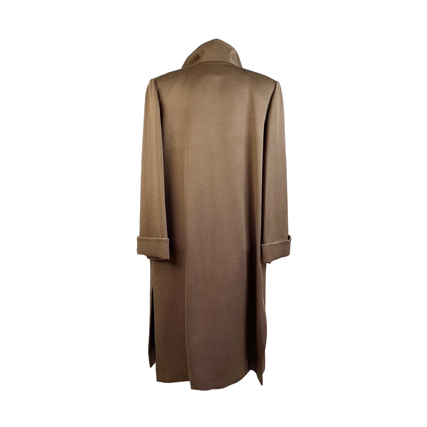 Galitzine Couture vintage light brown dustcoat coat. It features an open front, collared neckline, long sleeve styling with rolled cuffs and 2 rear slits. 2 pockets on the hips. Composition tag is missing, it seems to be wool blend fabric. Unlined.