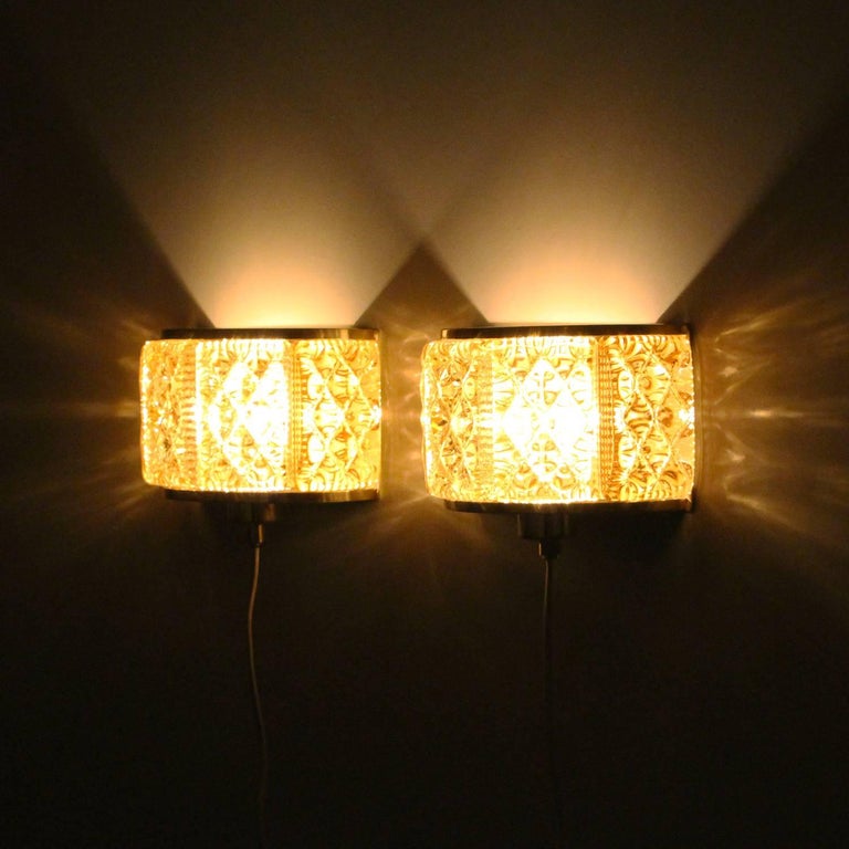 Gallalampet, Pair of Sconces by Vitrika, 1970s, Brass & Golden Glass Wall Lamps In Excellent Condition For Sale In Frederiksberg, DK