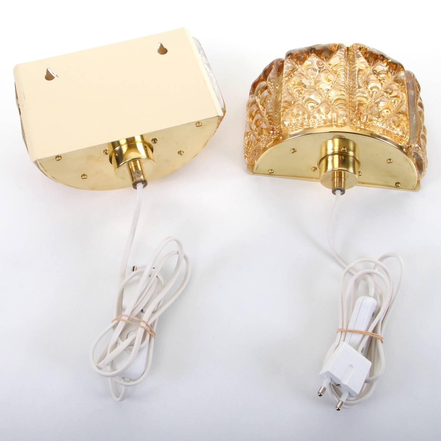 Gallalampet, Pair of Sconces by Vitrika, 1970s, Brass & Golden Glass Wall Lamps For Sale 2