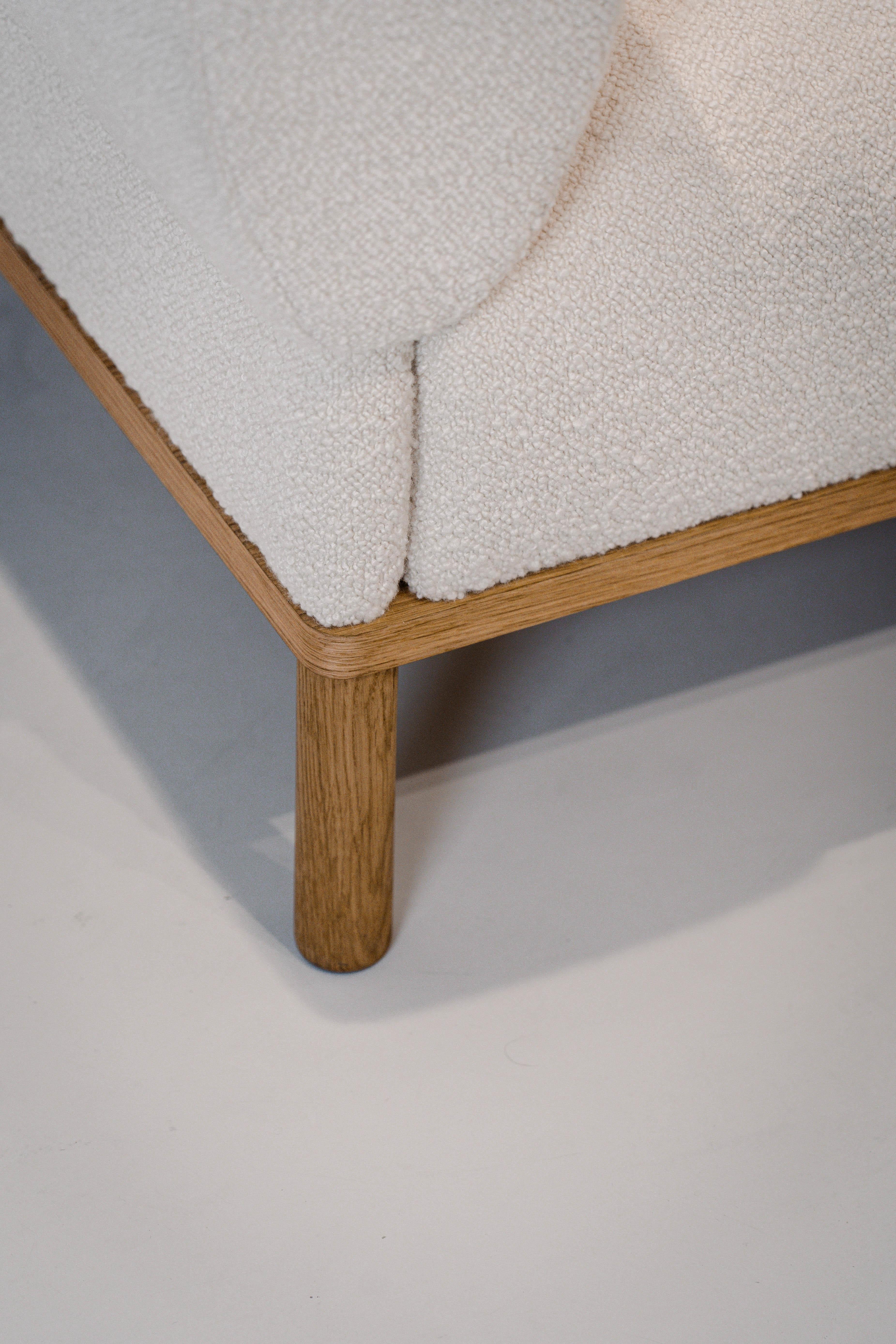 Gallant Chair - solid oak wood base with boucle upholstery Neuf - En vente à Copenhagen, DK