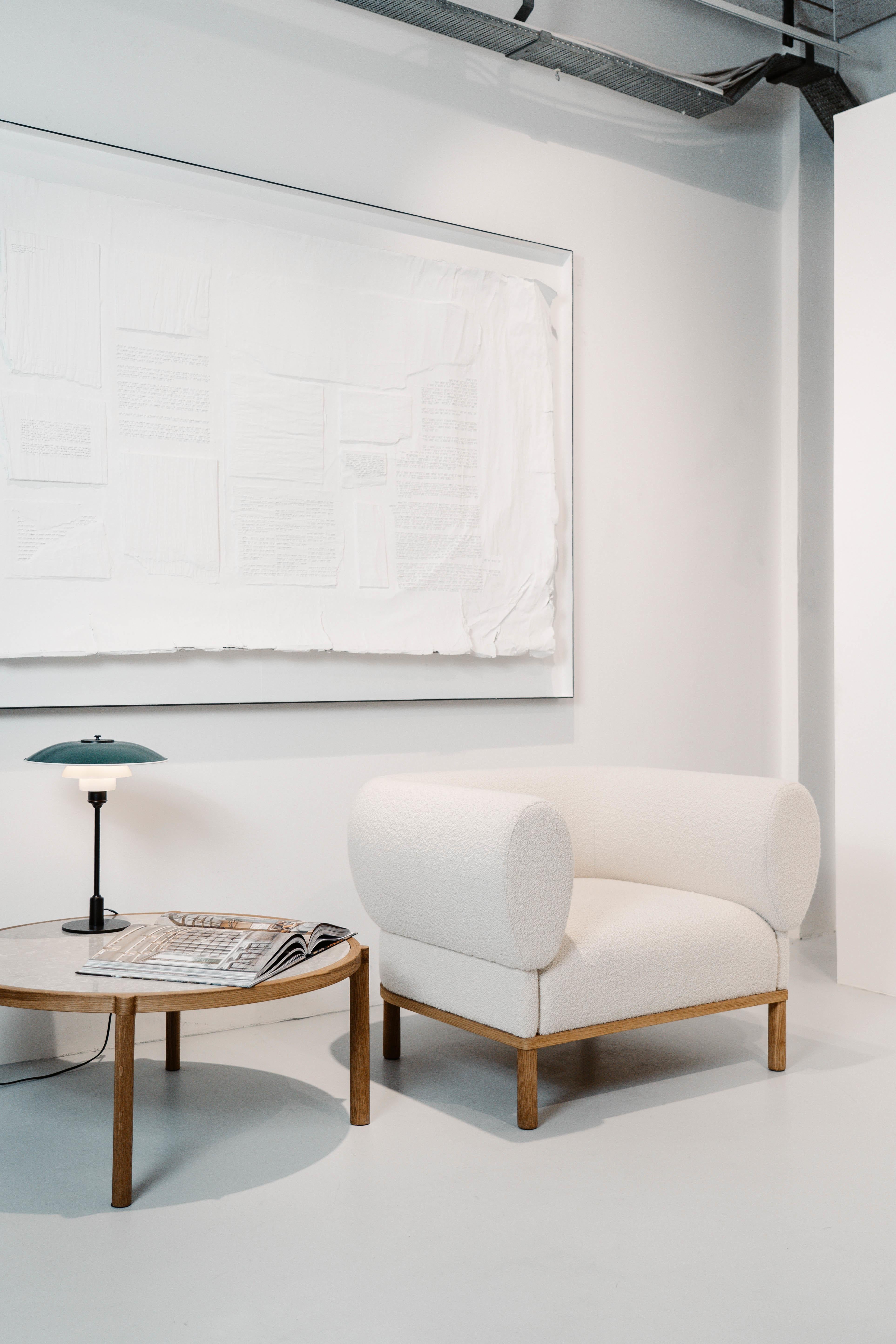 Bouclé Gallant Chair - solid oak wood base with boucle upholstery en vente