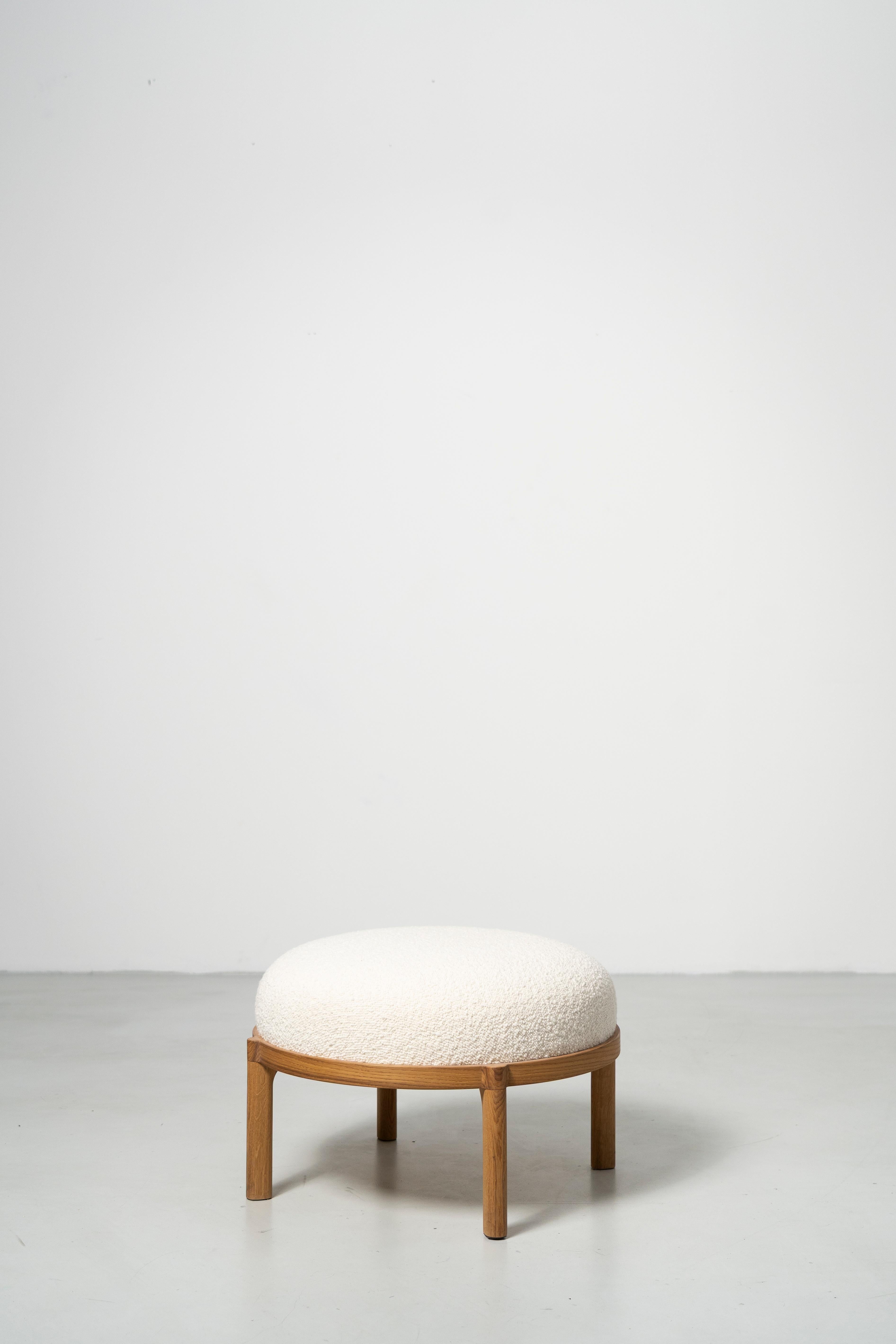 Comfortable and sculptural, its softly contoured seat meets a precise
wood base with understated legs, creating a coherent form where
proportions and joinery remain in focus.

Designed for ToneArt, the Gallant Stool carries the hallmarks