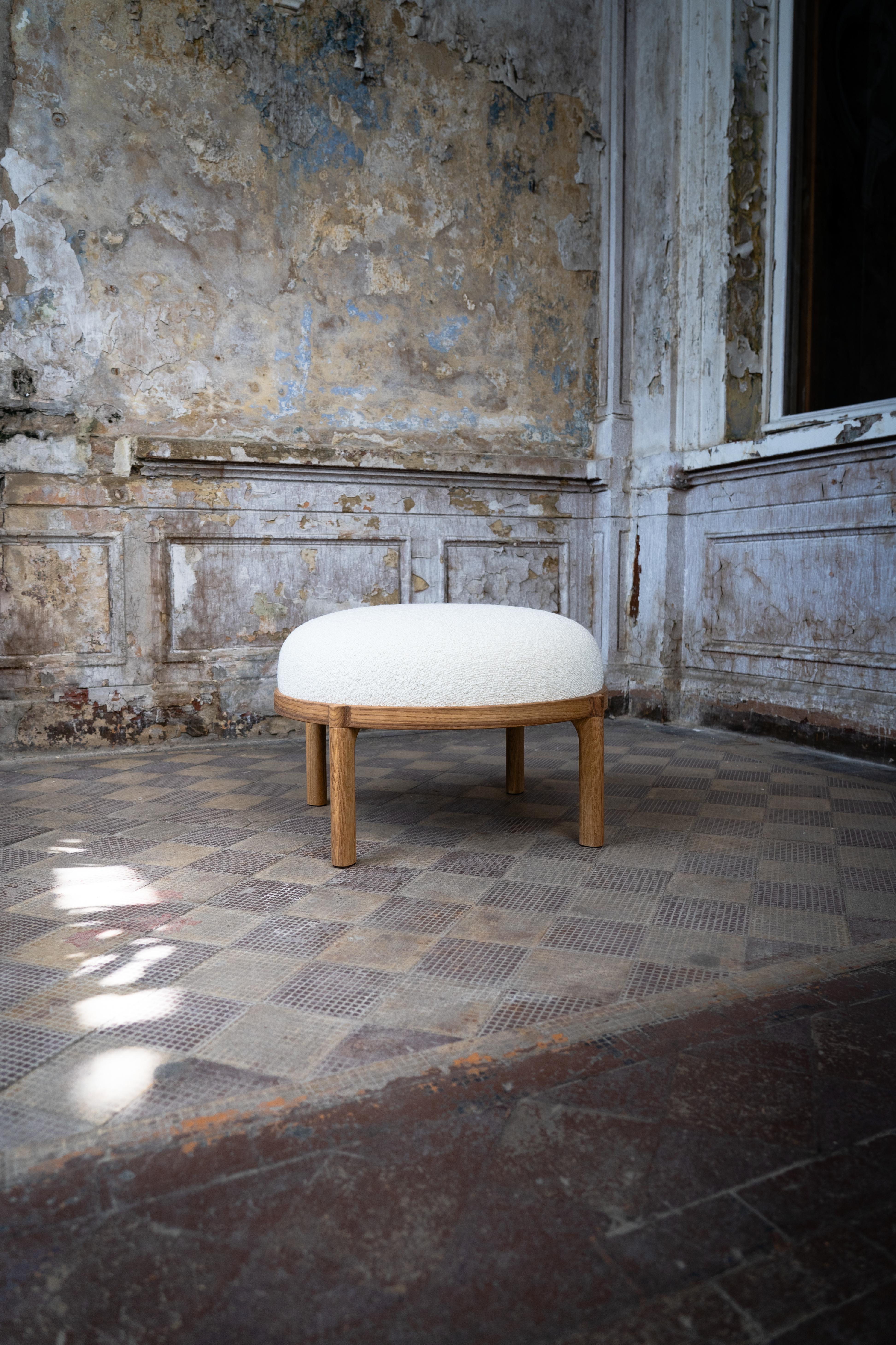 Bouclé Gallant Stool - solid oak wood base with boucle upholstery en vente