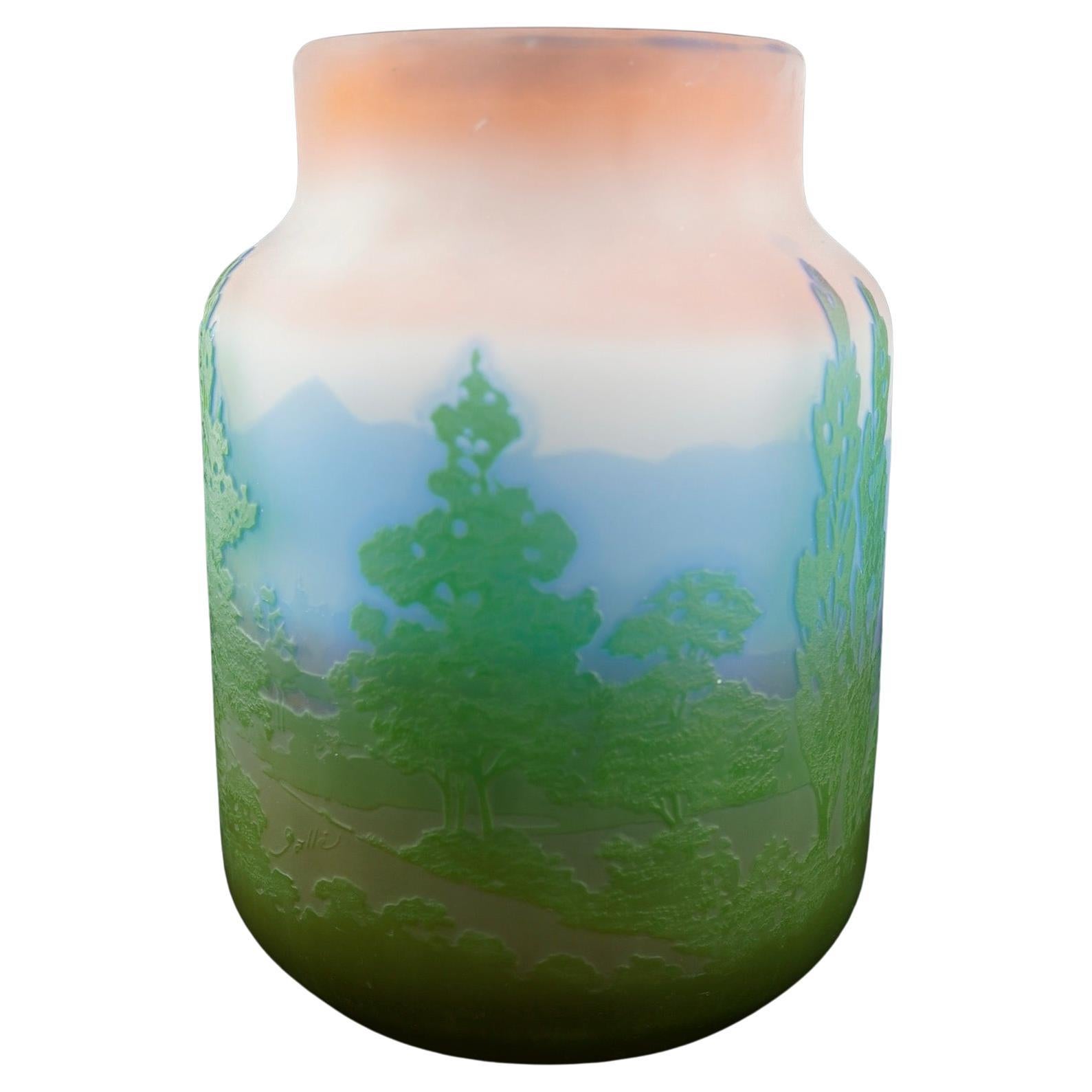 Galle Alpine Landschaft Kamee Vase im Angebot