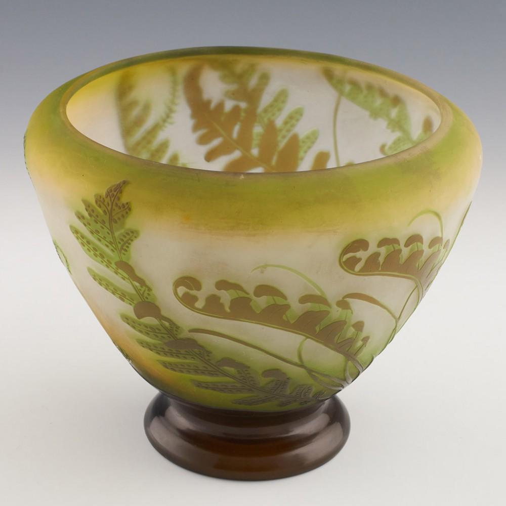 Art nouveau Vase Galle, camée de plantes aquatiques, vers 1920 en vente