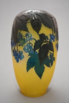 Gallè Art Nouveau Green and Yellow Glass Soufflè American Ivy Vase