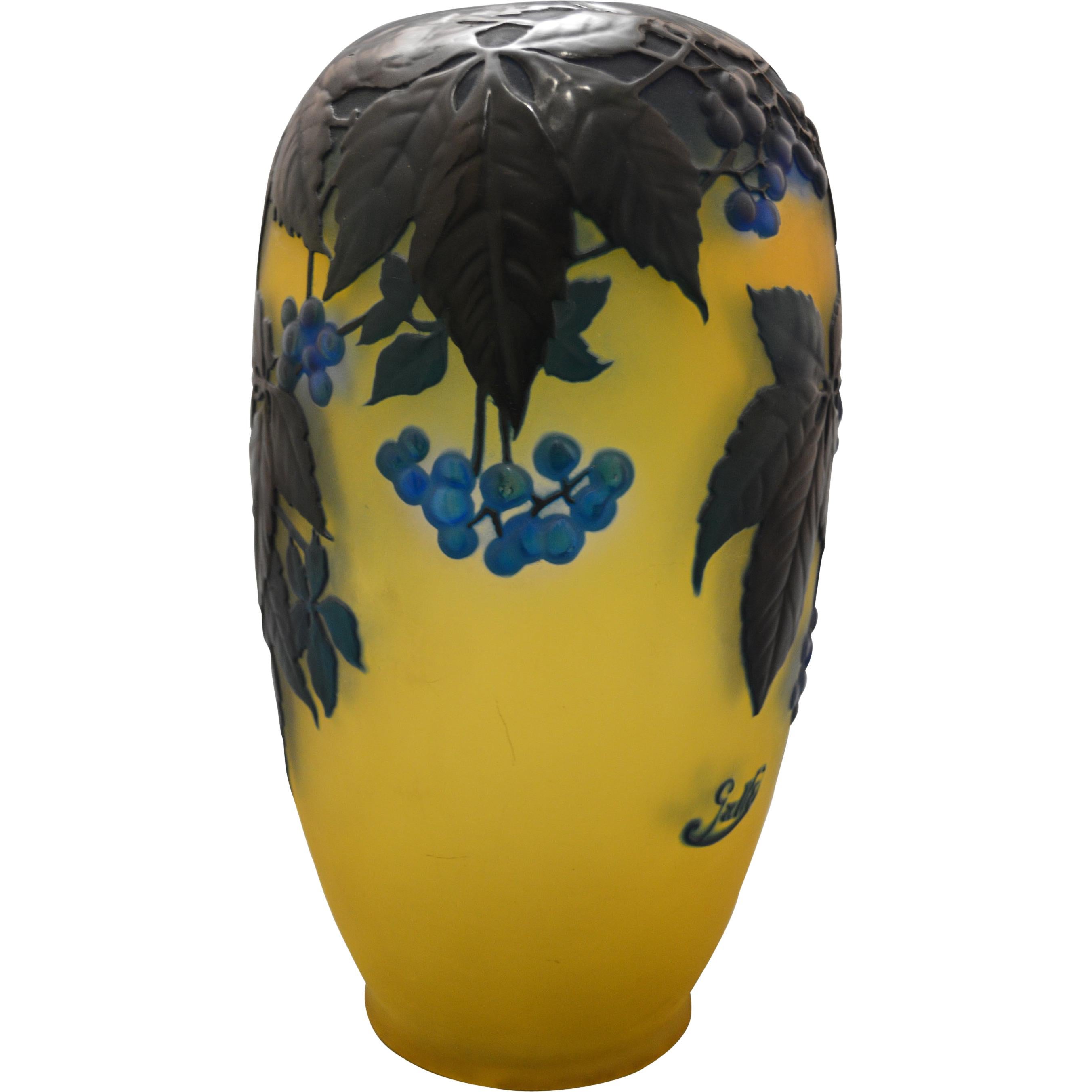 Gallè Art Nouveau Green and Yellow Glass Soufflè American Ivy Vase For Sale