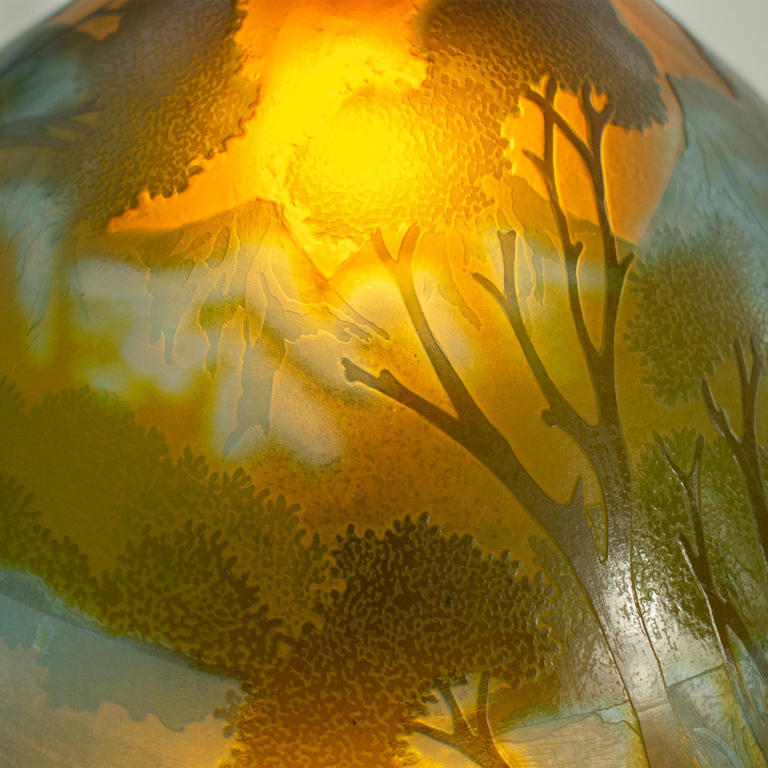 GALLE, Jugendstil-Lampe mit Pilzmotiv aus mehrschichtigem Glas (Französisch) im Angebot