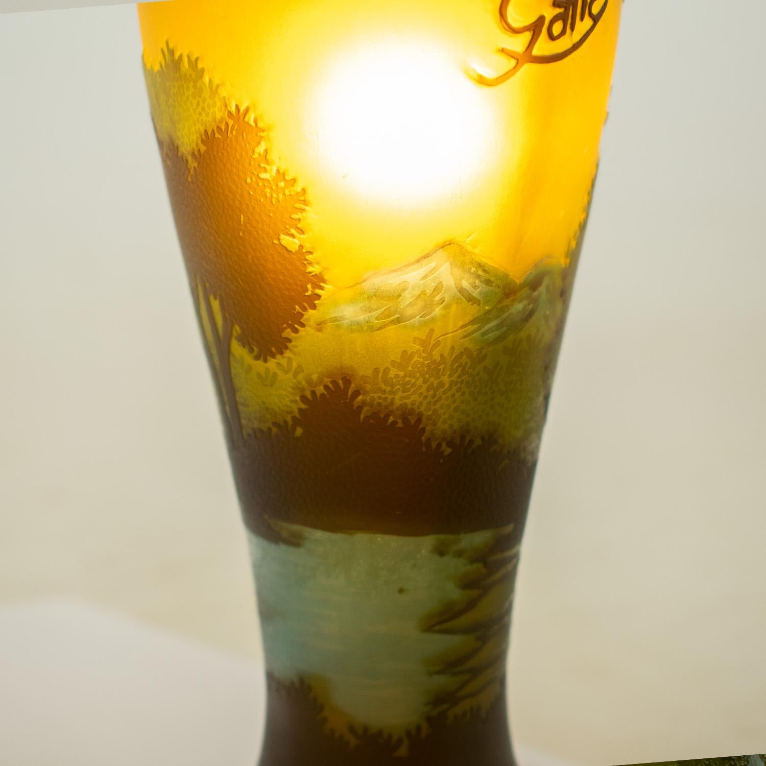 GALLE, Jugendstil-Lampe mit Pilzmotiv aus mehrschichtigem Glas im Zustand „Gut“ im Angebot in TEYJAT, FR