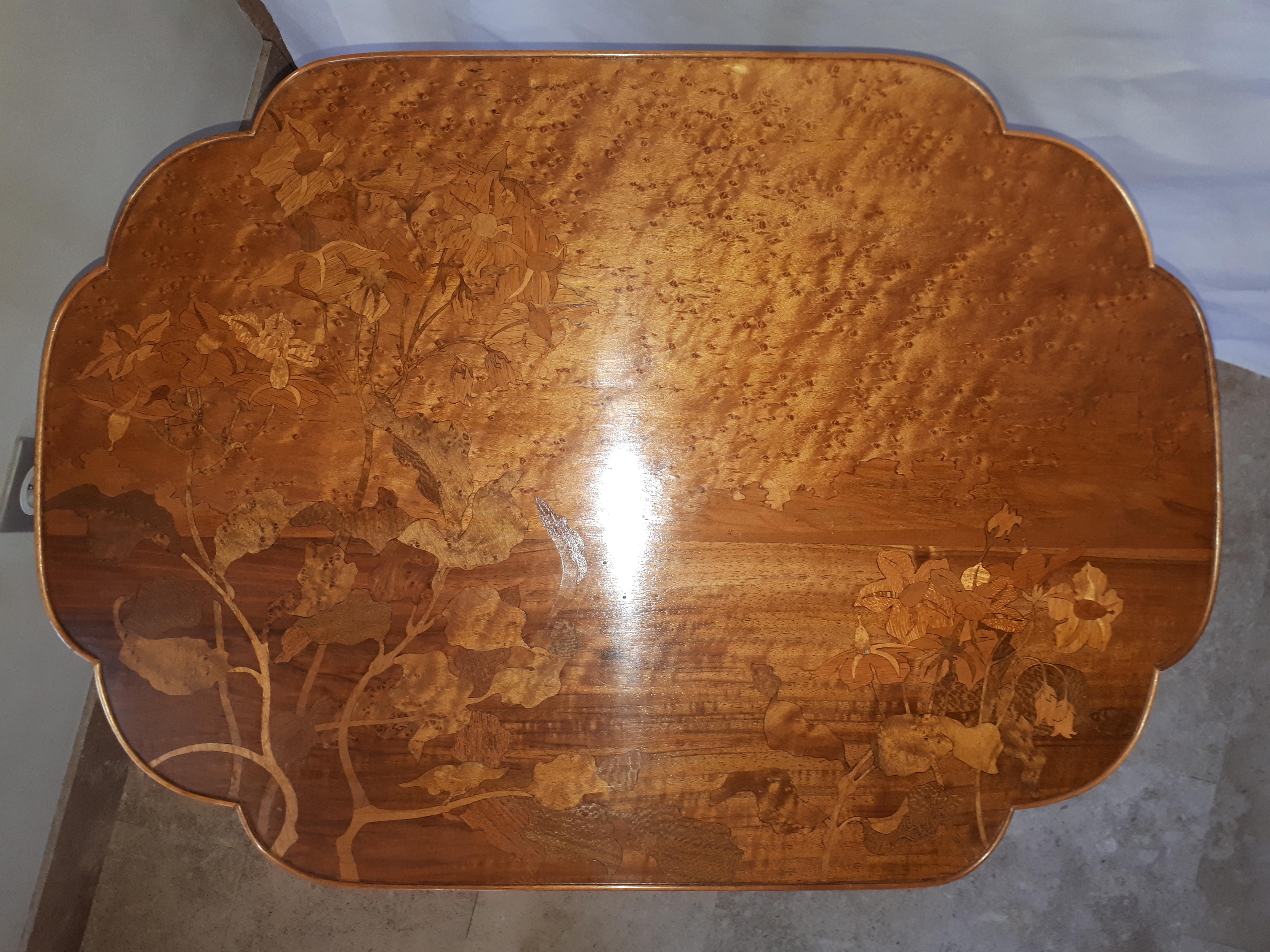 Gallé Jugendstil Tisch mit Hellebore Dekor im Zustand „Gut“ im Angebot in Saverne, Grand Est