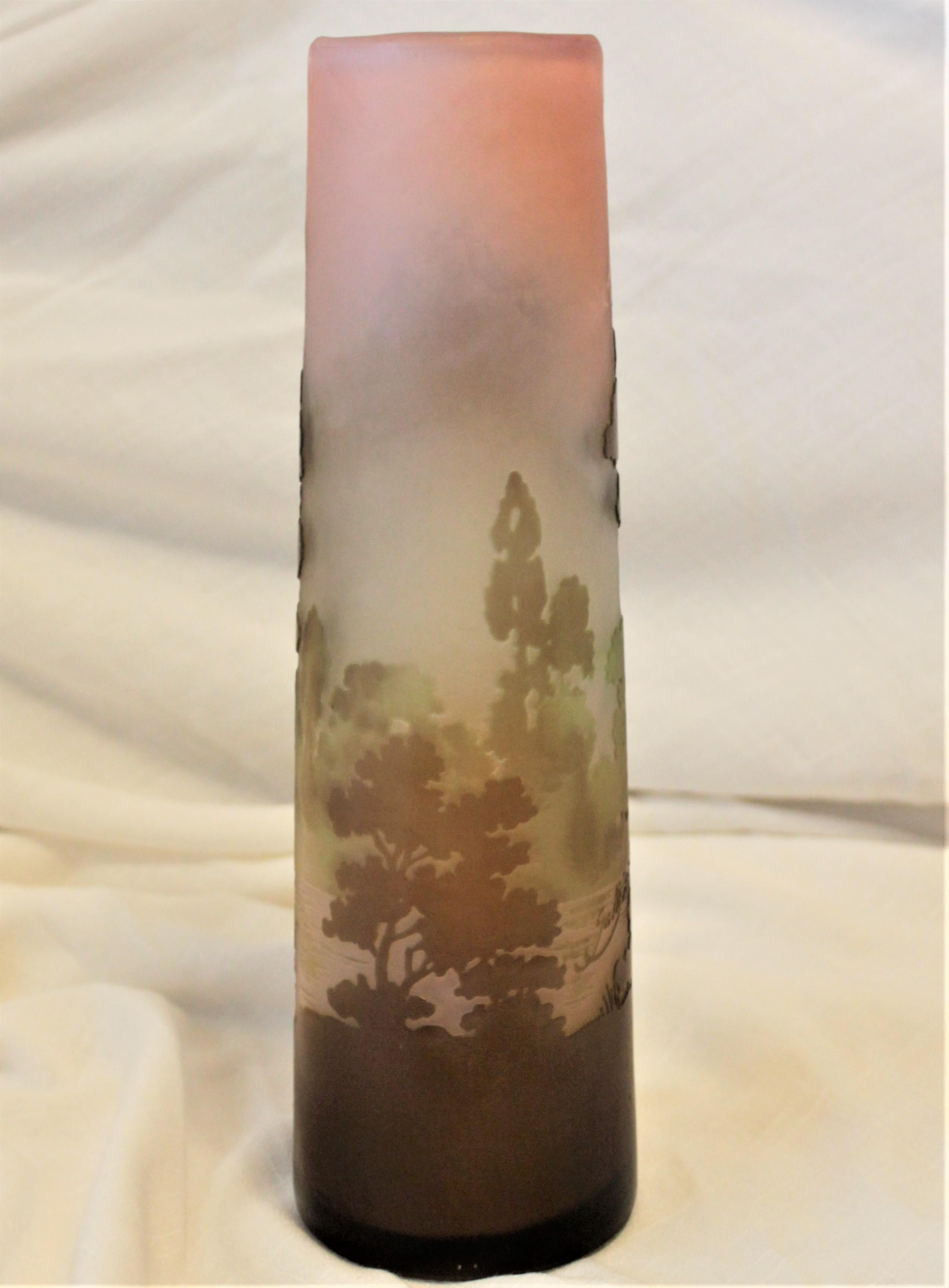 Fait main Vase de paysage en verre d'art avec camée de Galle en vente