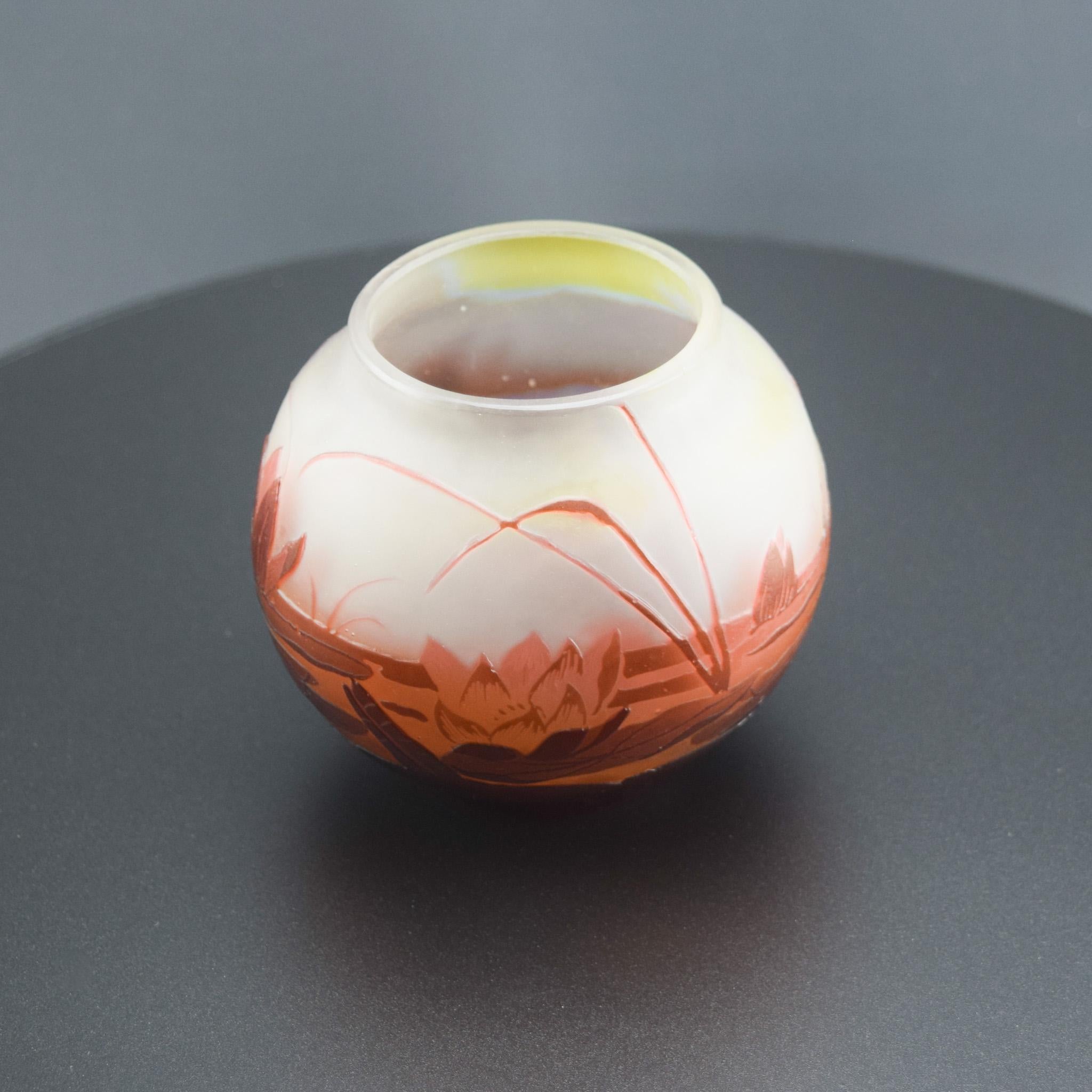 Vaso acquatico in vetro cammeo Galle C1908 in vendita 3