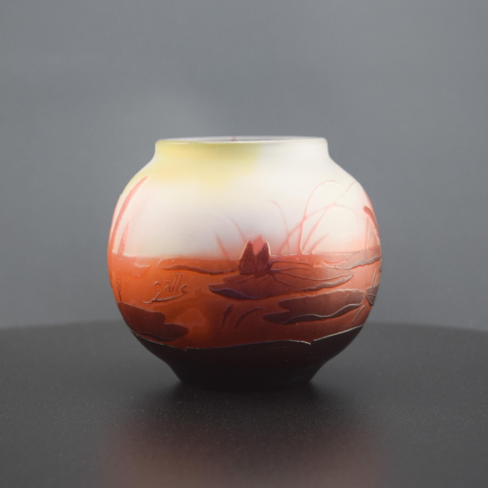 Vaso acquatico in vetro cammeo Galle C1908 In condizioni buone in vendita a Devon, GB