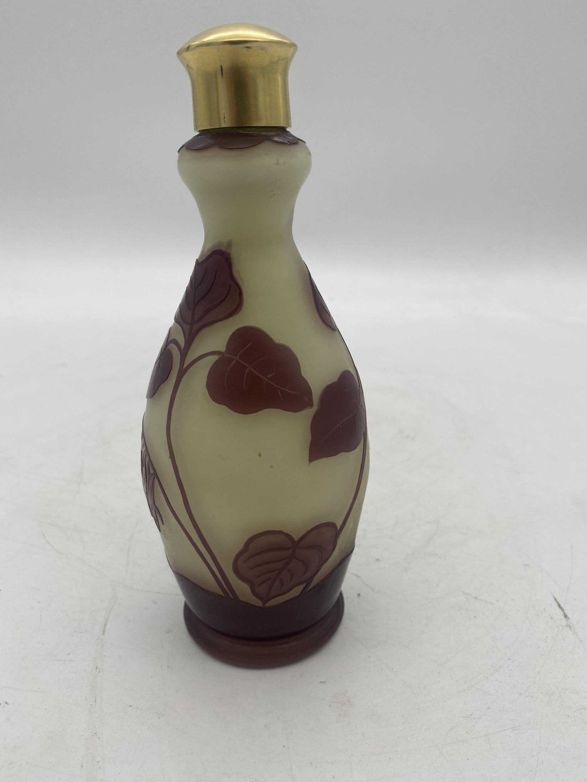 Galle Cameo Glass Art Nouveau Perfume Bottle, Circa 1900 In Excellent Condition In Van Nuys, CA