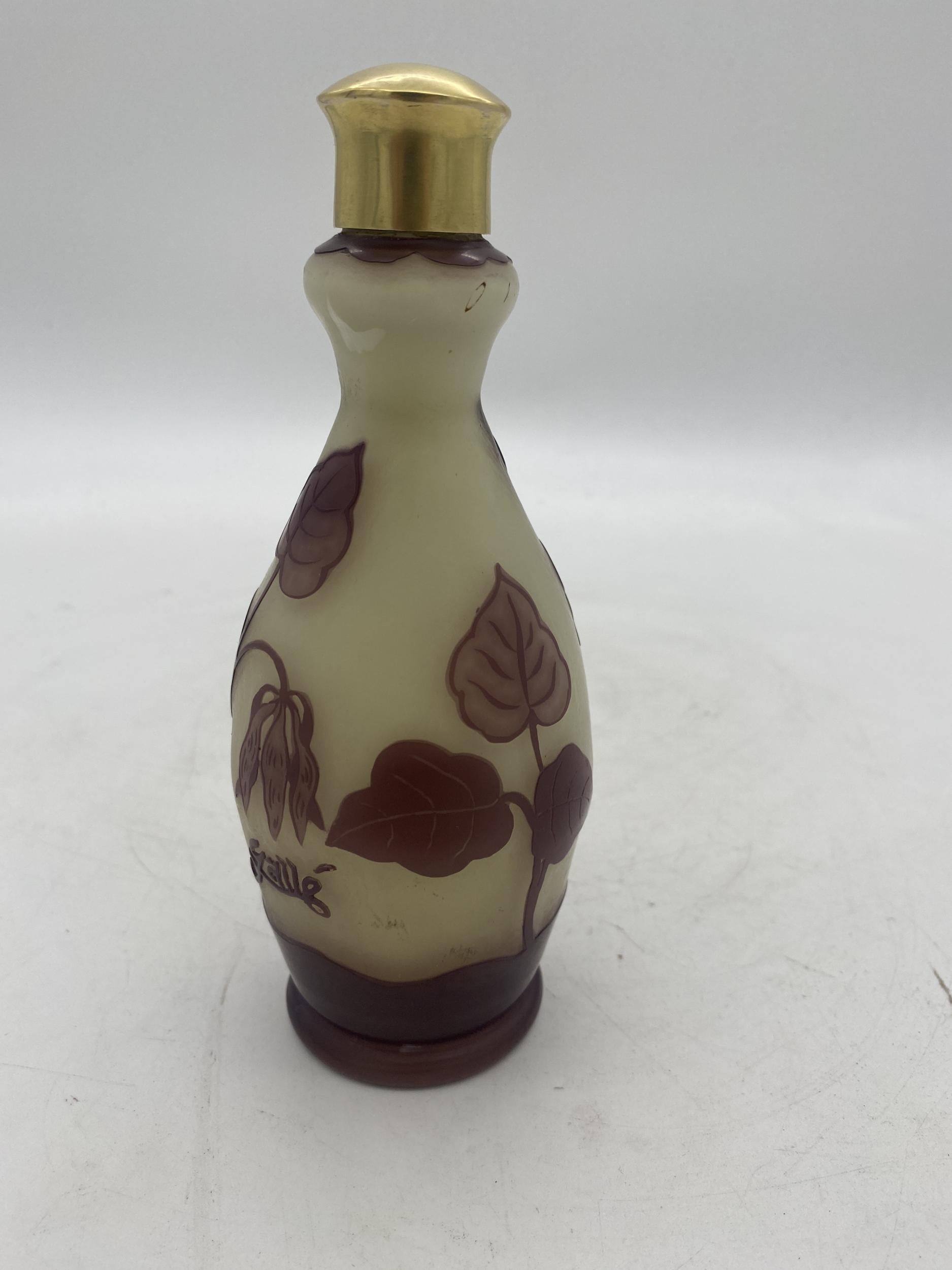 Galle Cameo Glass Art Nouveau Perfume Bottle, Circa 1900 1