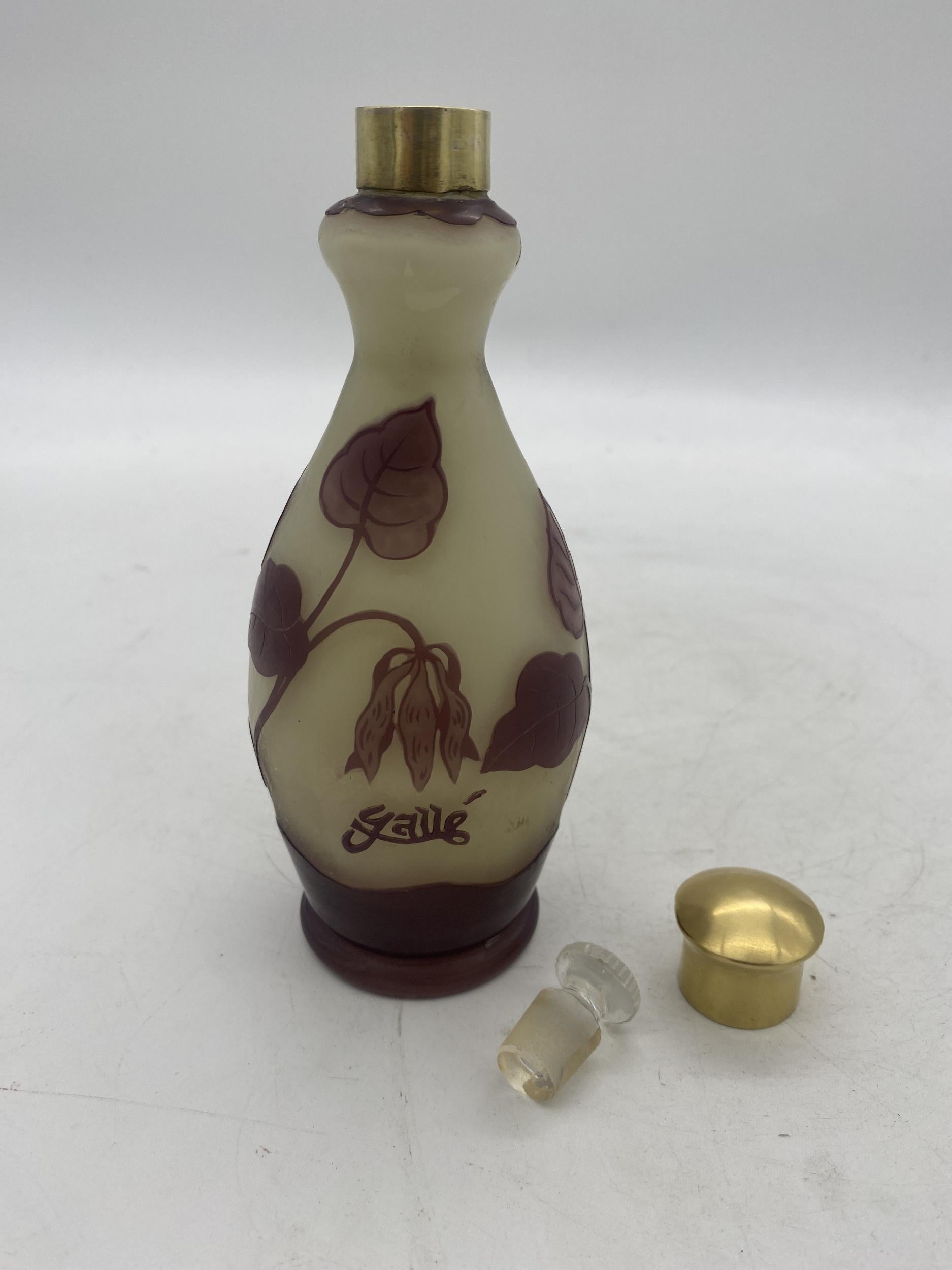 Galle Cameo Glass Art Nouveau Perfume Bottle, Circa 1900 2