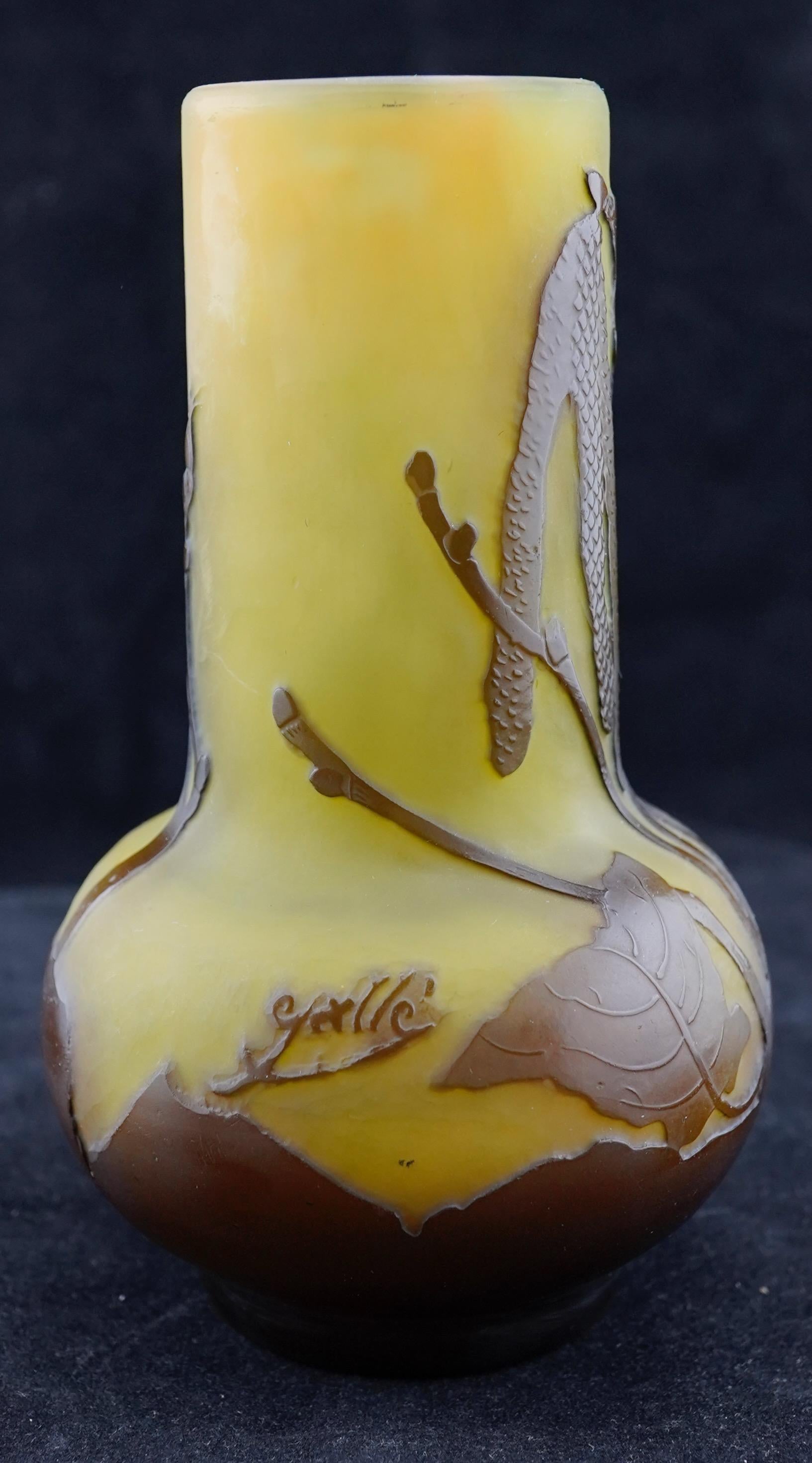 Vaso di baccelli in fiore in vetro di Galle.