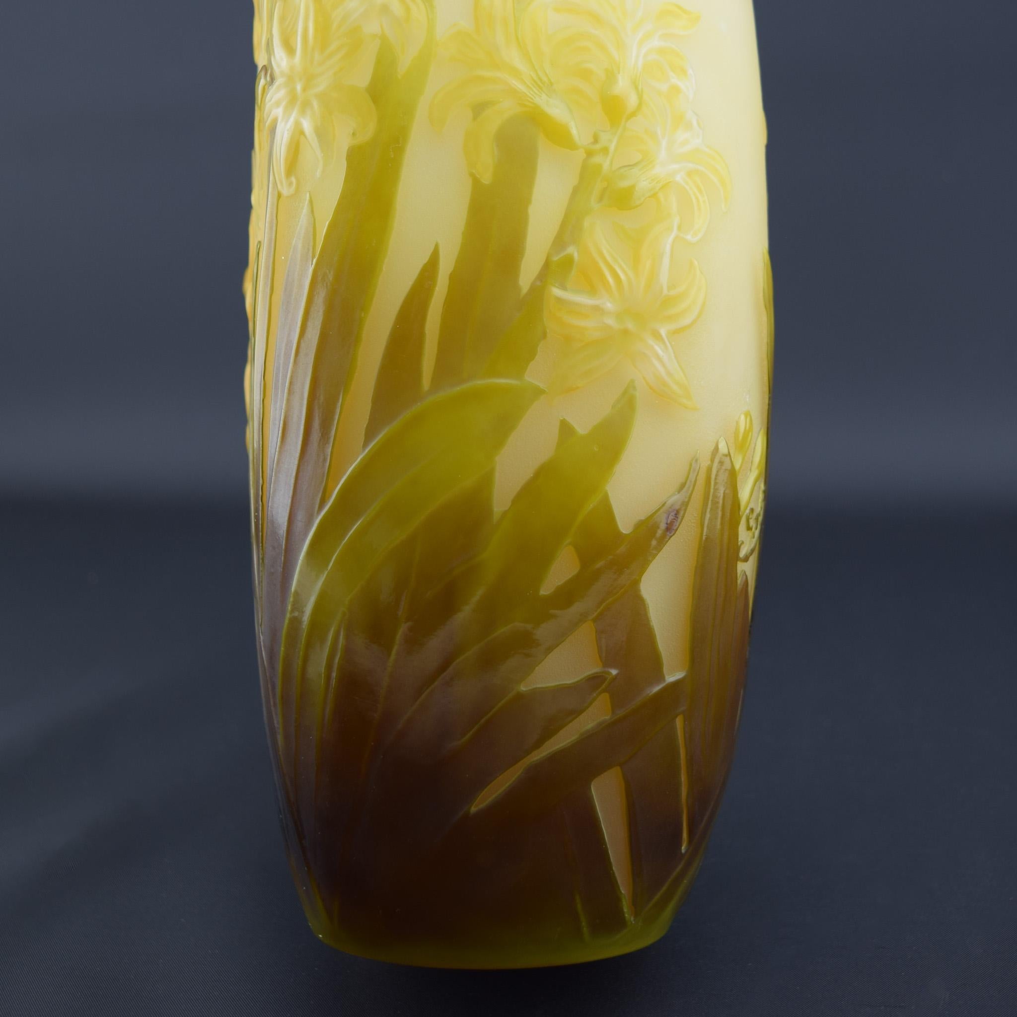 Vaso di giacinto in vetro soffiato Galle cameo c1920 in vendita 6