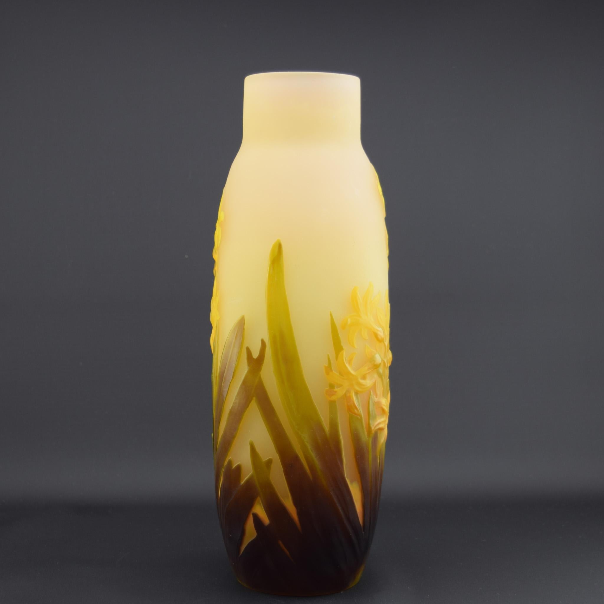 Art Déco Vaso di giacinto in vetro soffiato Galle cameo c1920 in vendita
