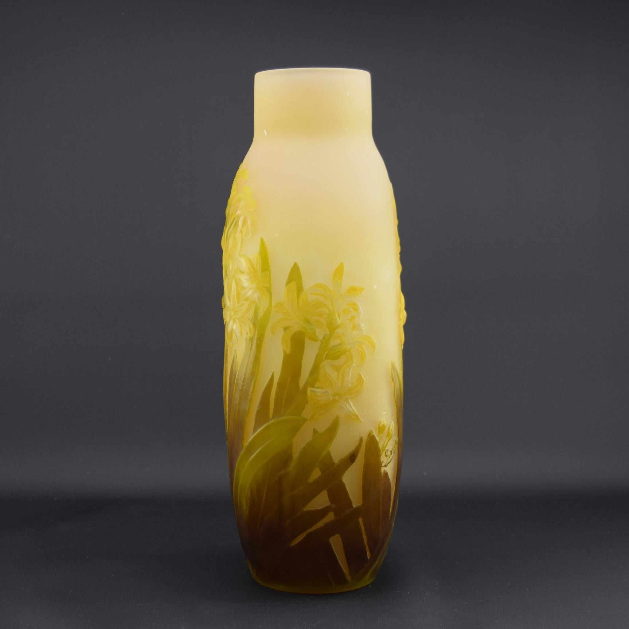 Intagliato Vaso di giacinto in vetro soffiato Galle cameo c1920 in vendita