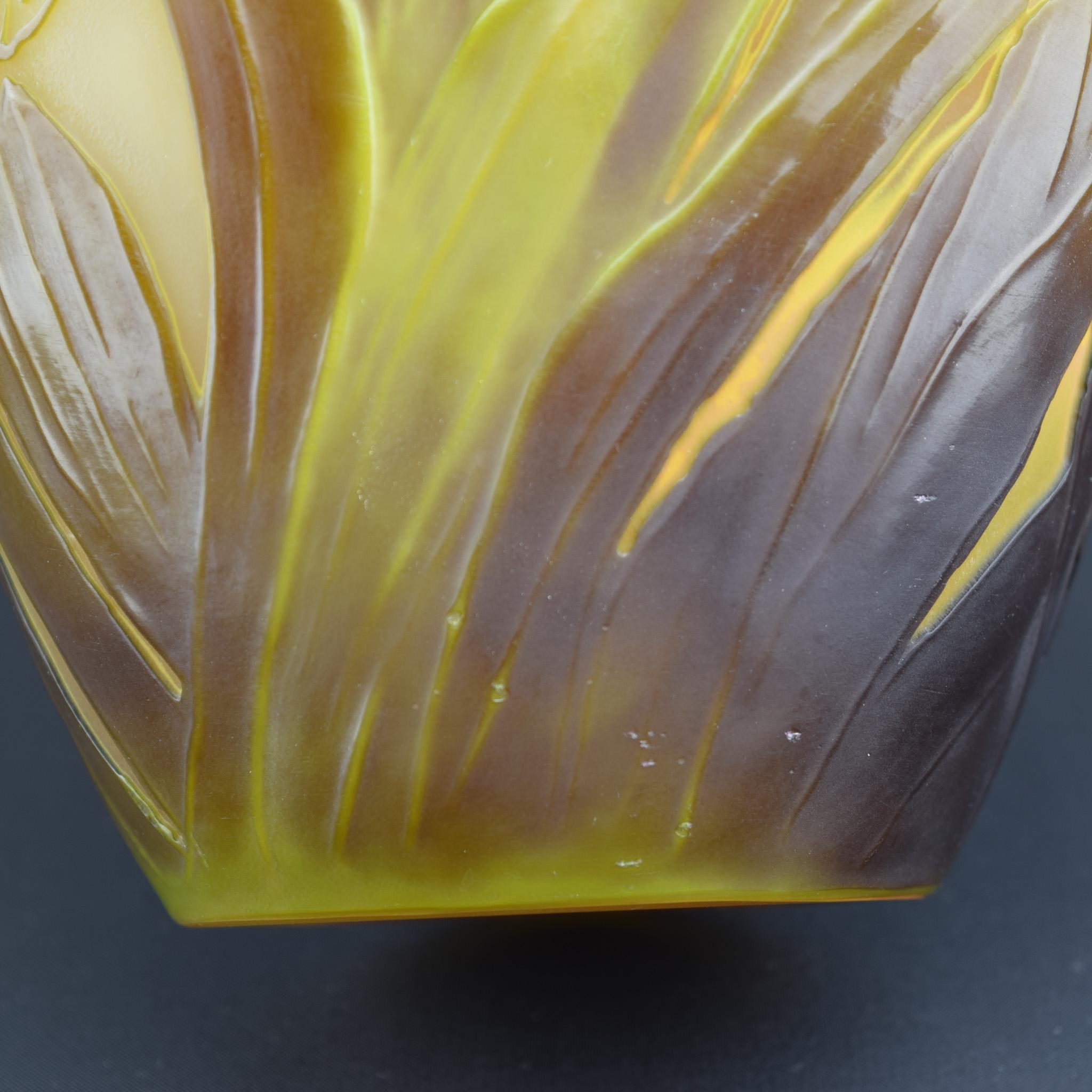 Inizio XX secolo Vaso di giacinto in vetro soffiato Galle cameo c1920 in vendita