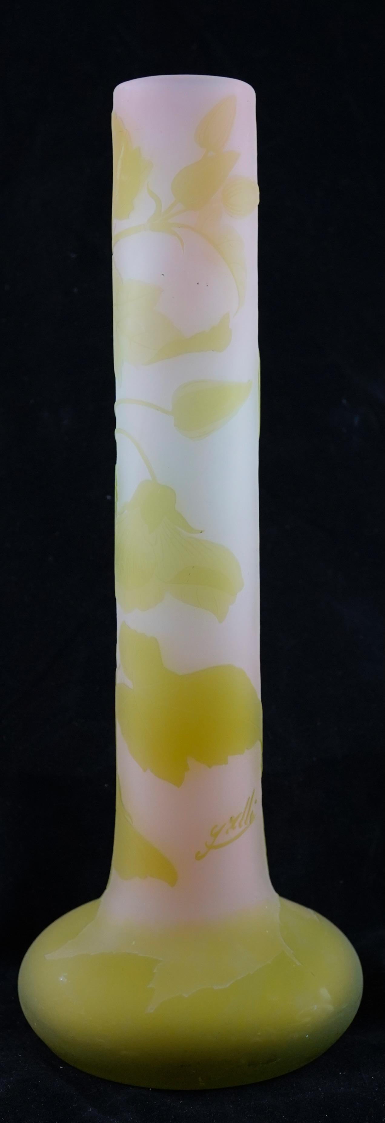 Art nouveau Vase à fleurs vertes et roses en verre Galle Cameo  circ 1900's en vente